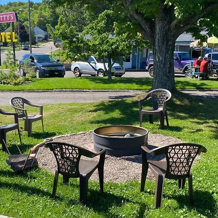 Scotty'S Motel Munising Exterior foto